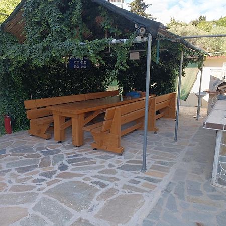 Anestis Apartments & Rooms Palaiontsiflikion Bagian luar foto