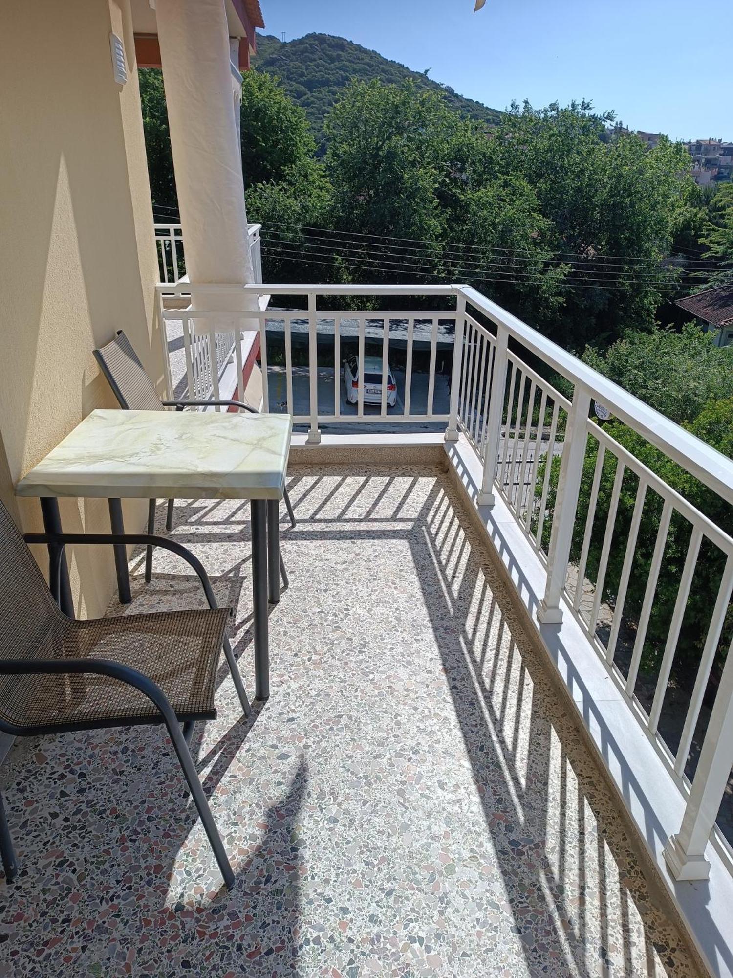 Anestis Apartments & Rooms Palaiontsiflikion Bagian luar foto