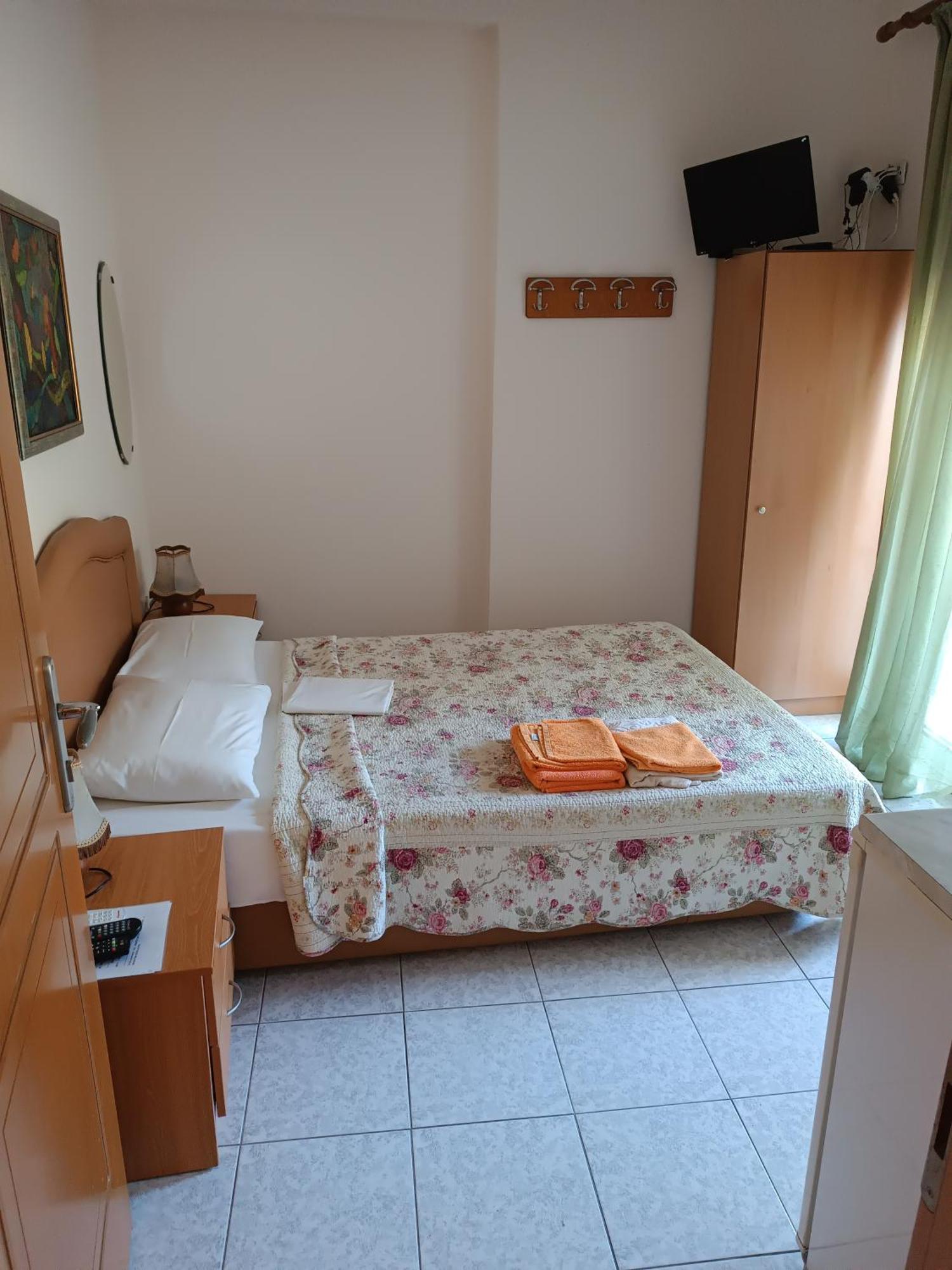 Anestis Apartments & Rooms Palaiontsiflikion Bagian luar foto