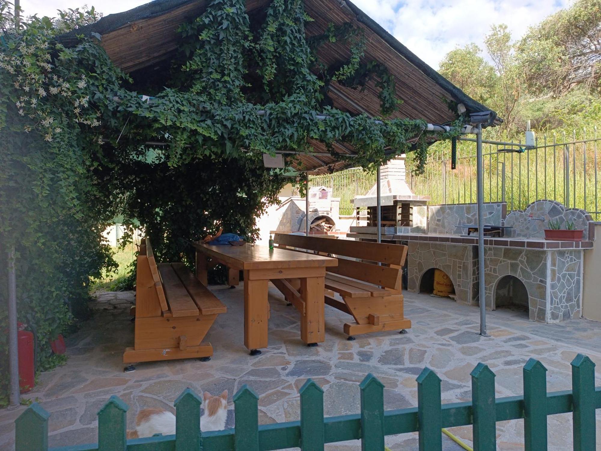Anestis Apartments & Rooms Palaiontsiflikion Bagian luar foto
